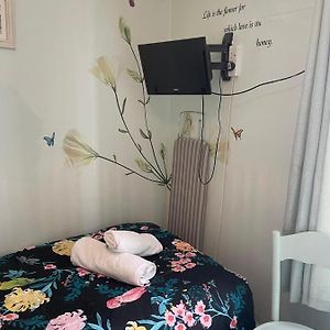 Single Room Shared Shower Toilet